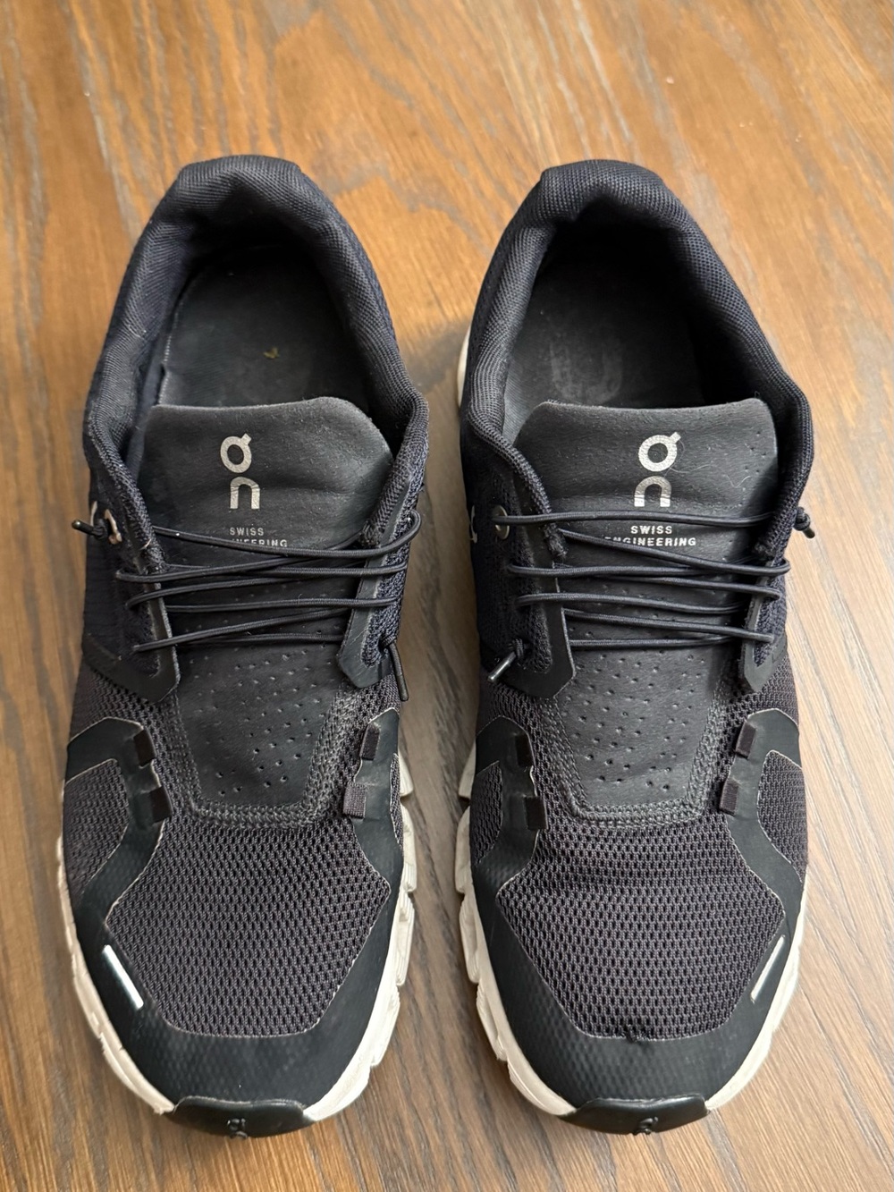 On Cloud Cloud 5 Sneakers in black with White Sole 9W - Picture 2 of 9